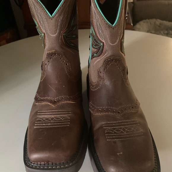 Women’s Cowboy Boots - Picture 2 of 3